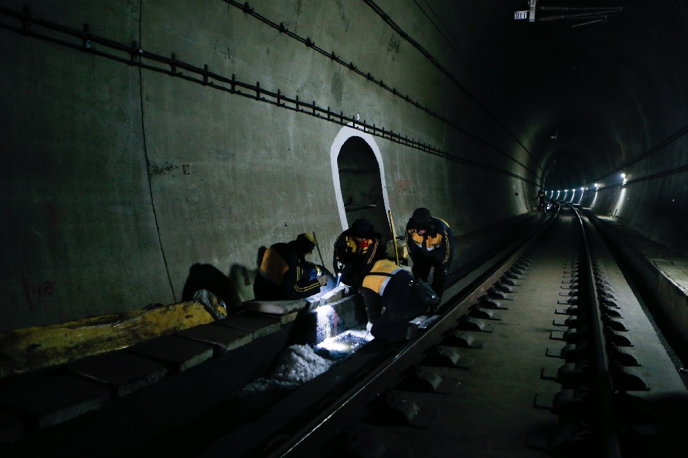 五寨铁路运营隧道病害现状